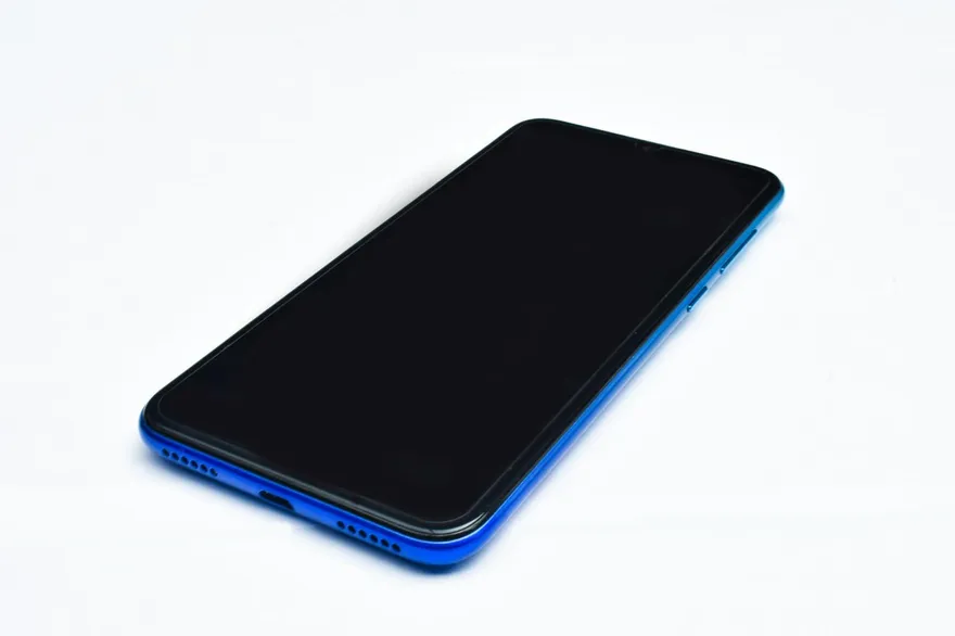 離奇 ！手足吵架…18歲妹子爆氣「怒吞手機」洩憤　醫傻眼：花2小時剖腹產「機」