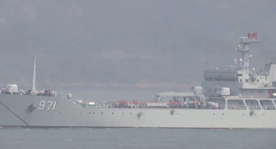 影/解放軍環台軍演　登陸艦穿梭平潭海域　砲擊聲隆隆不絕