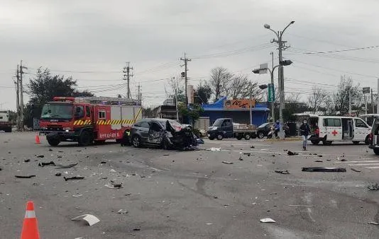快訊/疑貨車方向盤失靈　台中清水恐怖車禍…4人遭撞傷送醫