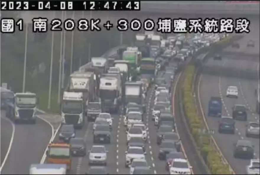 快訊/國道1號南向員林段驚傳5車追撞！　車流迴堵10公里