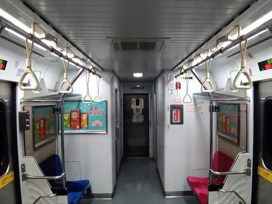 21歲妹子在台鐵車廂「拍露UU傳臉書」尋刺激！男友拍攝無罪　麻豆下場曝…