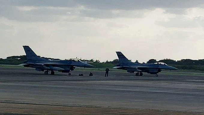 影/日黑鷹直升機失聯海域附近　突傳2架美軍F-16戰機緊急降落