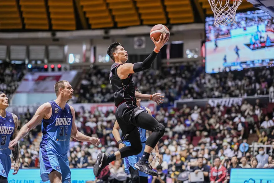 NBA冠軍就是強！林書豪準大三元率鋼鐵人奪4連勝　林志傑只拿9分外線全打鐵