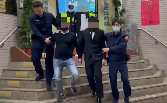 影/西裝筆挺一樣抓！警衝早餐店逮3車手　成功保住1千萬