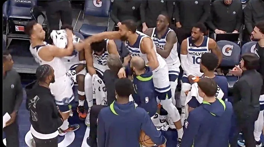 影/灰狼雪上加霜！戈貝爾揮拳揍隊友等懲處　前鋒捶牆手骨折