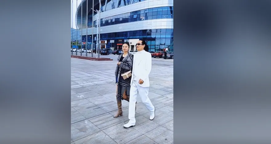 86歲謝賢談「第2次爺孫戀」？被見與高䠷美女漫步　竟是山寨貨