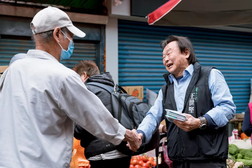 捕獲野生王世堅！現身萬華知名小吃攤　網歪樓「沙茶牛肉老店」曝光