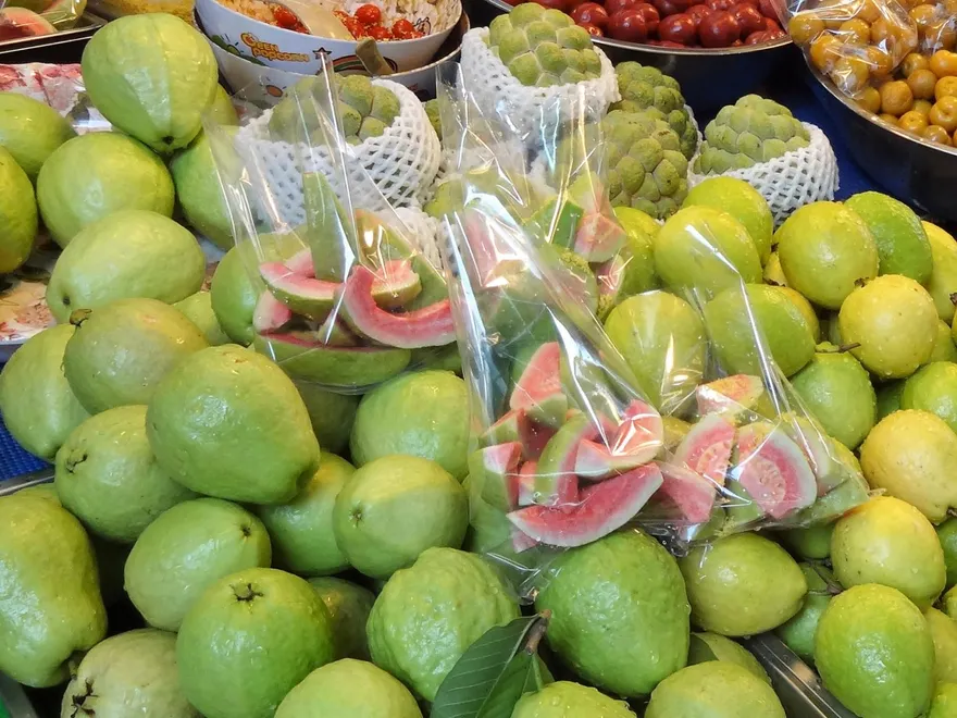 抗癌、解毒全靠它　1顆芭樂維生素Ｃ高到可抵18條香腸致癌物！