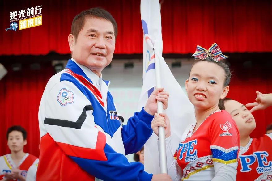 苗栗特教學校啦啦隊入選國家隊赴美競賽　鍾東錦盼帶國旗「為國爭光」