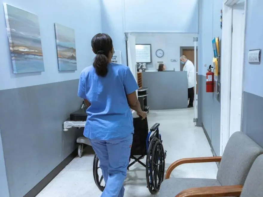 「護理師被叫小姐」爆氣開罵！網友突破盲點：全台最在乎職稱的職業