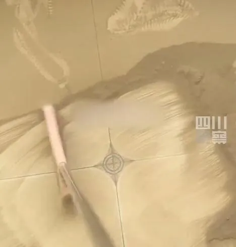 出門找羊忘關窗戶　女子9坪小屋掃出近「3公斤土」...網笑：都能蓋三房一廳了