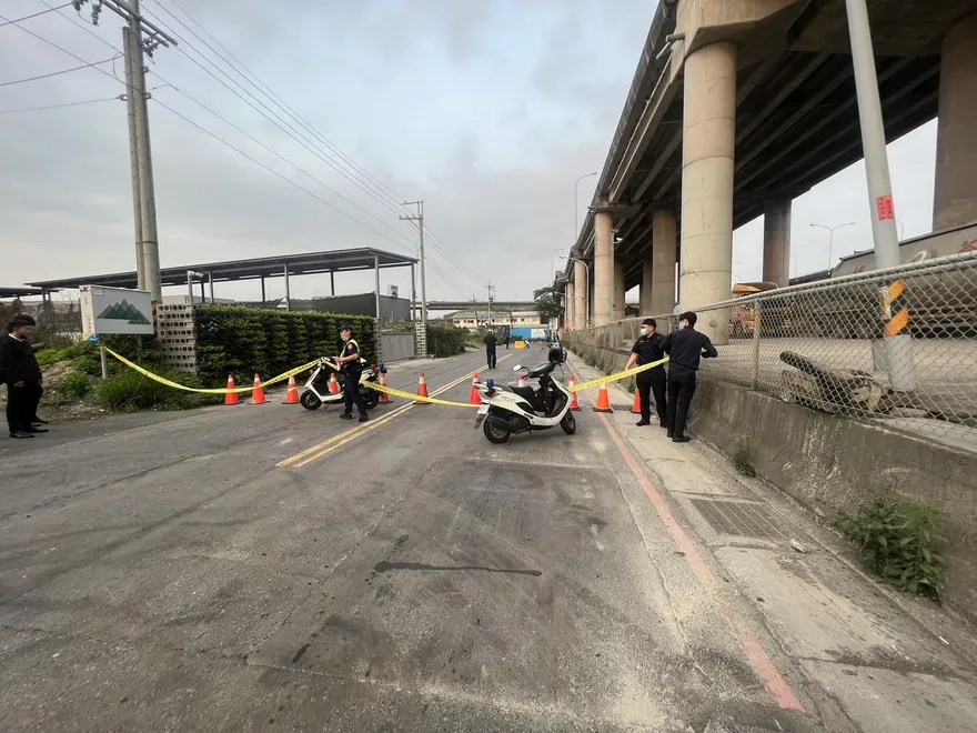 快訊/新北五股騎士遭貨櫃車輾過！　肢體分離卡車輪下當場喪命