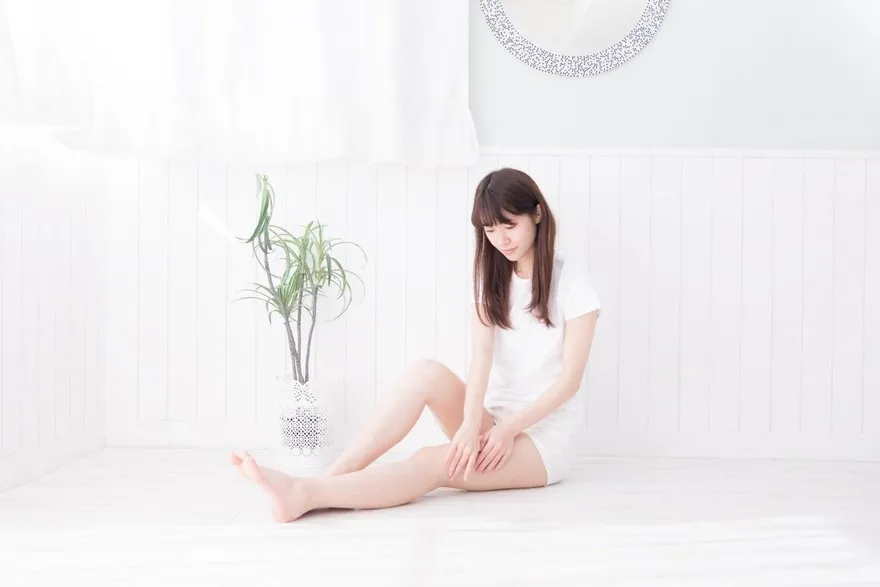 「妹妹」皺巴巴！正妹摸到「滿滿顆粒」憂長菜花 原因曝