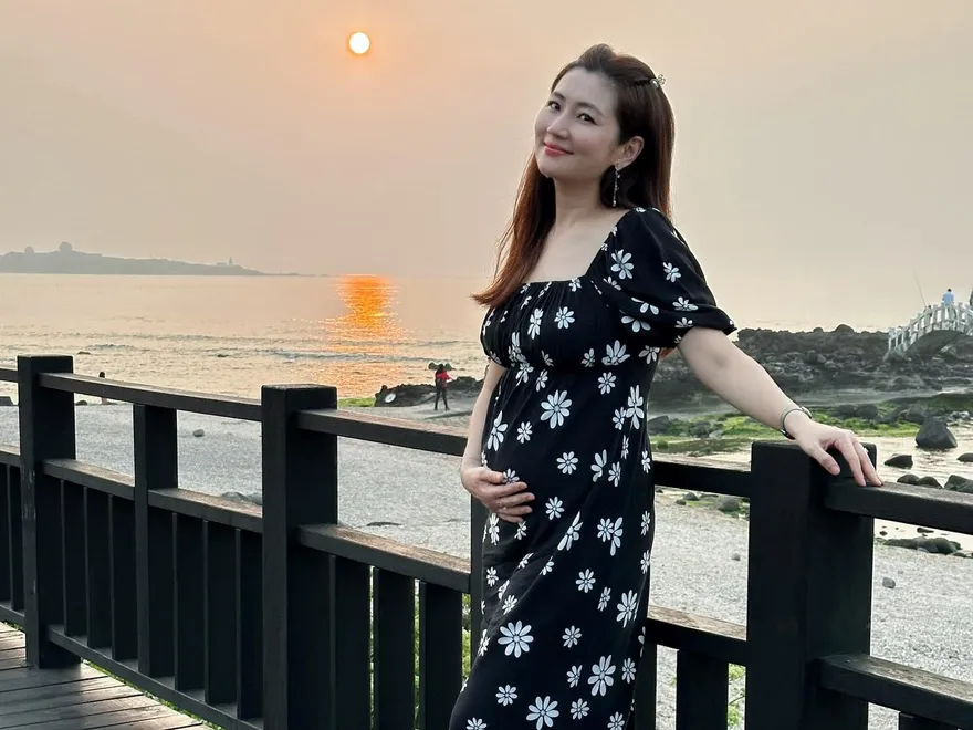 以為是都市傳說！Selina曬照自曝肚子「突飛猛尖」　網狂讚：地表最美孕婦