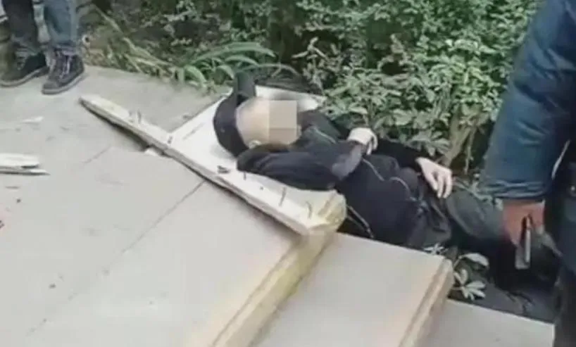 爺爺接孫下課回家　被社區「從天而降」木棍砸中身亡...兇手年僅8歲