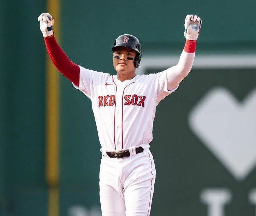 影/轟過綠色怪物！張育成4打點擊沉天使　美球評：就是經典賽辣個男人