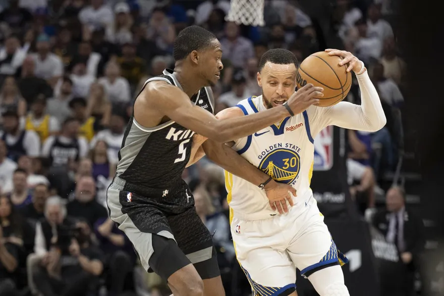 影/柯瑞錯失絕殺！衛冕軍勇士踢鐵板　國王季後賽開紅盤