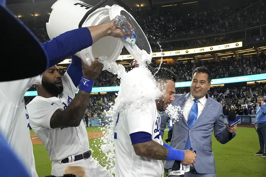 影/「神代打」發威！9局下2出局一棒夯出「再見安」　道奇神奇逆轉勝