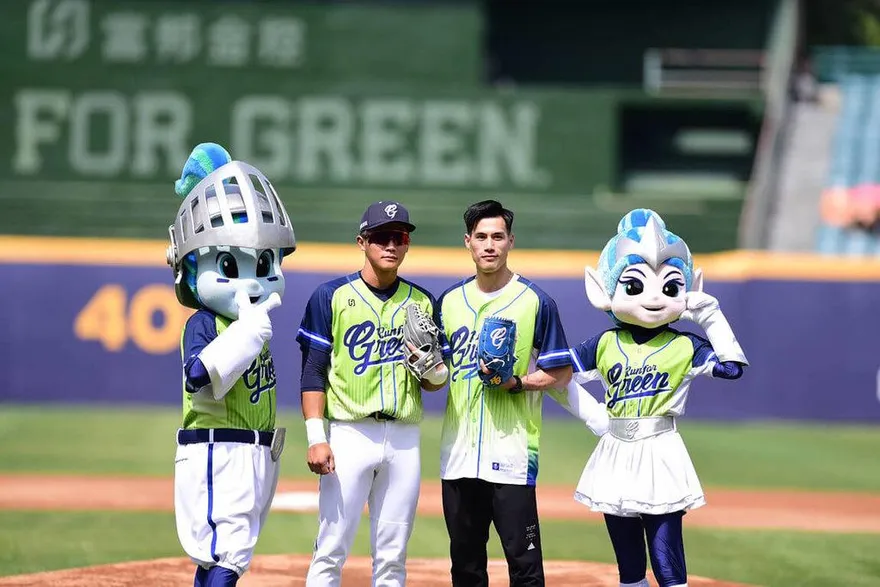 影/「跑」上投手丘！台灣最速男富邦主場開球　楊俊瀚特殊「背號」曝...本人親解