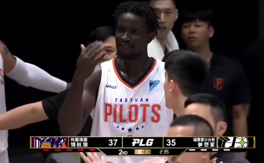 影/台籃都打真的！PLG爆本季最嚴重衝突　麥卡洛猛K丁恩迪後腦遭驅逐