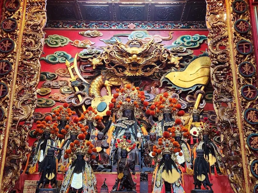 神像鬍子打結了？竟是50年奇觀再現　7神蝶現身祝壽