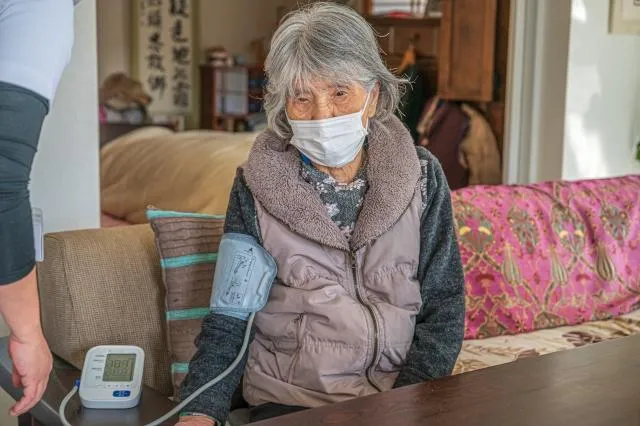 嬤針灸竟釀肌肉細菌感染！初期無症狀嚴重恐致敗血性休克　醫推測針具消毒未完全