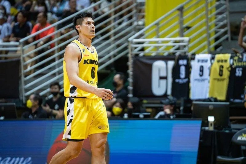 被嗆「聯盟罩的」！鄭志龍「大讚裁判」反酸卡總　楊敬敏趁機偷嘴鋼鐵人被罵翻