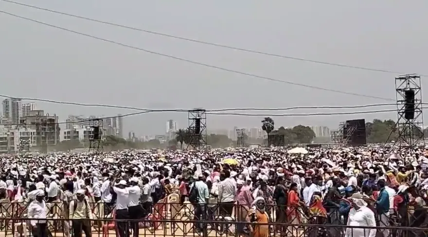 影/印度頒獎典禮動員數十萬人參與　烈日曝曬5小時600人中暑...11人熱衰竭亡