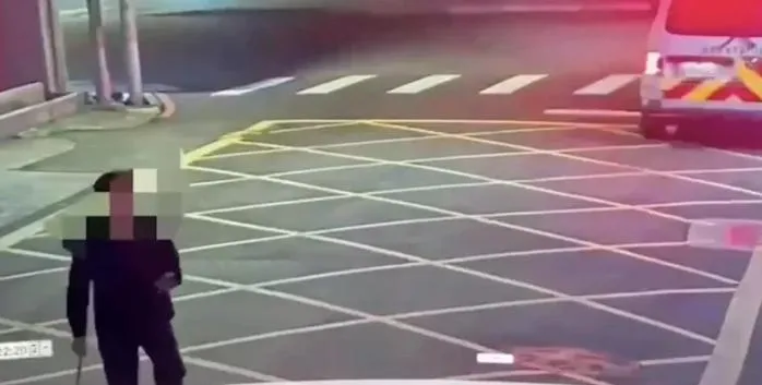 一言不合就追砍！士林男關心被拒絕　下秒轉身拿刀追騎車男女