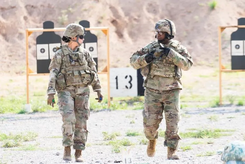 寂寞難耐？東引女兵外遇同袍　家中垃圾桶翻出「藍色小藥丸」...綠帽夫氣炸提告