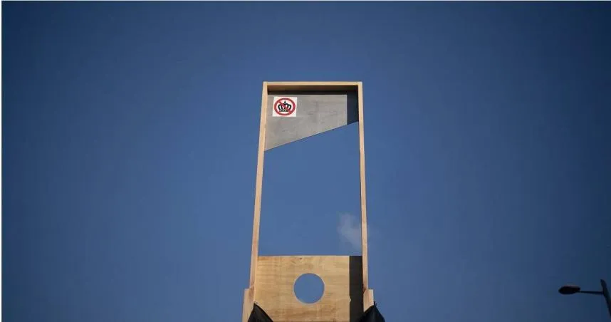 走火入魔！夫妻為邪教「自製斷頭台」斬首自己　頭顱滾入火壇獻祭