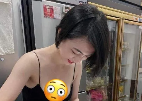 「木瓜妹」穿深V切木瓜！UU險彈出　網友暴動求店址