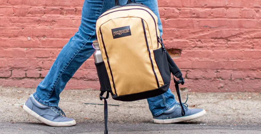 「國民背包」悄悄撤台！JanSport結束代理連官網也關了　他嘆：莘莘學子怎辦