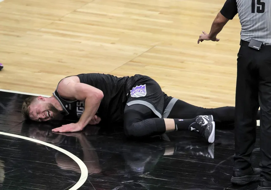 格林踩人胸口確定被禁賽1場！　161kg「俠客」逆風挺：我也會這樣做