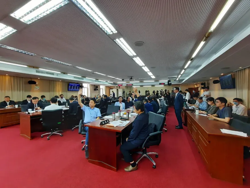 影/提案退回NCC「密件報告」遭否決　在野立委怒轟：民進黨包庇鏡電視！