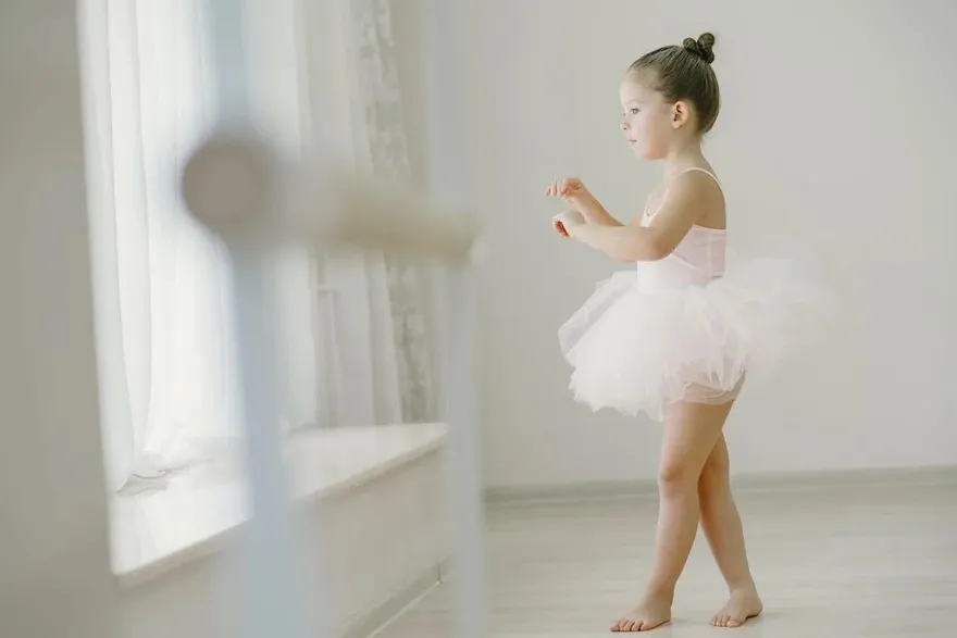 練舞慘弄傷脊椎！女童被診斷「一輩子癱瘓」　復健3年已經會騎自行車