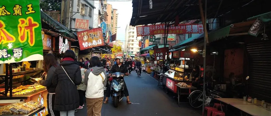 主動給試吃竟要收費　她慘遭貢丸攤商嗆：「不買別試吃」