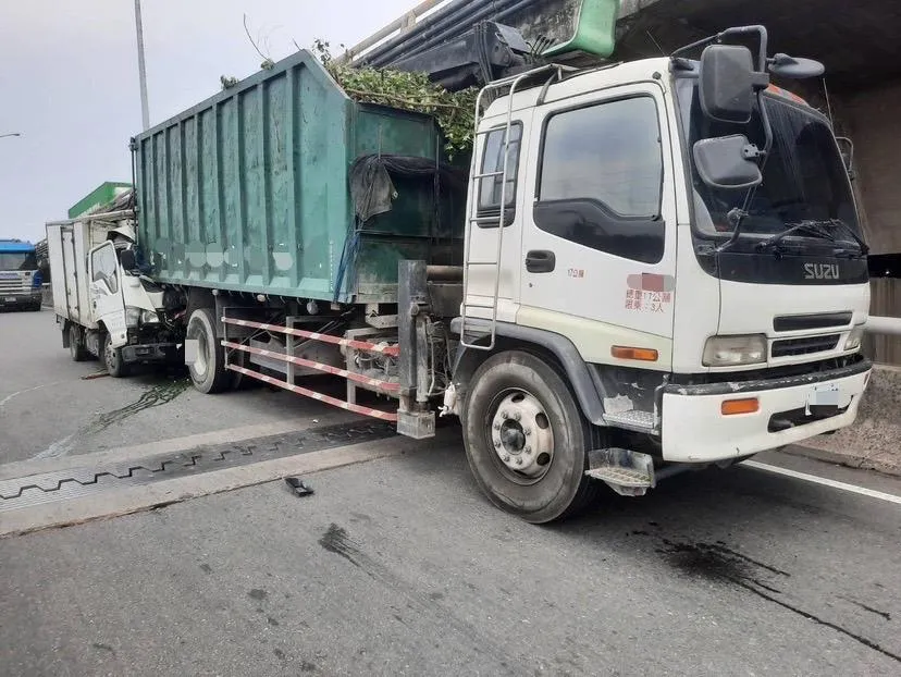 台88線大發交流道死亡車禍！　小貨車追撞前車駕駛送醫不治