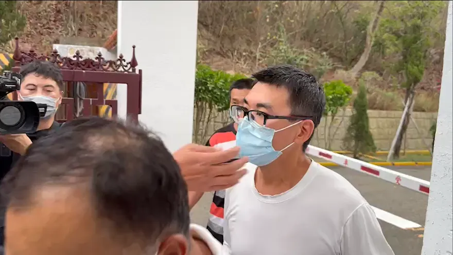 影/扁女婿內線交易入監成農夫！趙建銘「瘦一圈」出獄急上車回家吃麵線