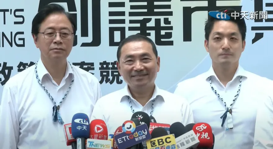 訪新加坡密會總理李顯龍？侯友宜笑而不答未否認