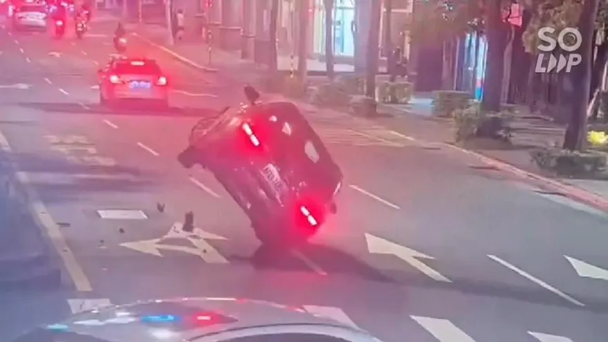 影/失控片！北市轎車自撞側飛烏龜翻　男食指斷送醫