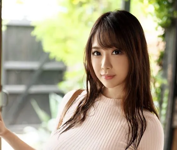 才爆在風俗店兼差！「傳奇AV女優」宣布回歸　　側面照洩神之乳…老司機全暴動