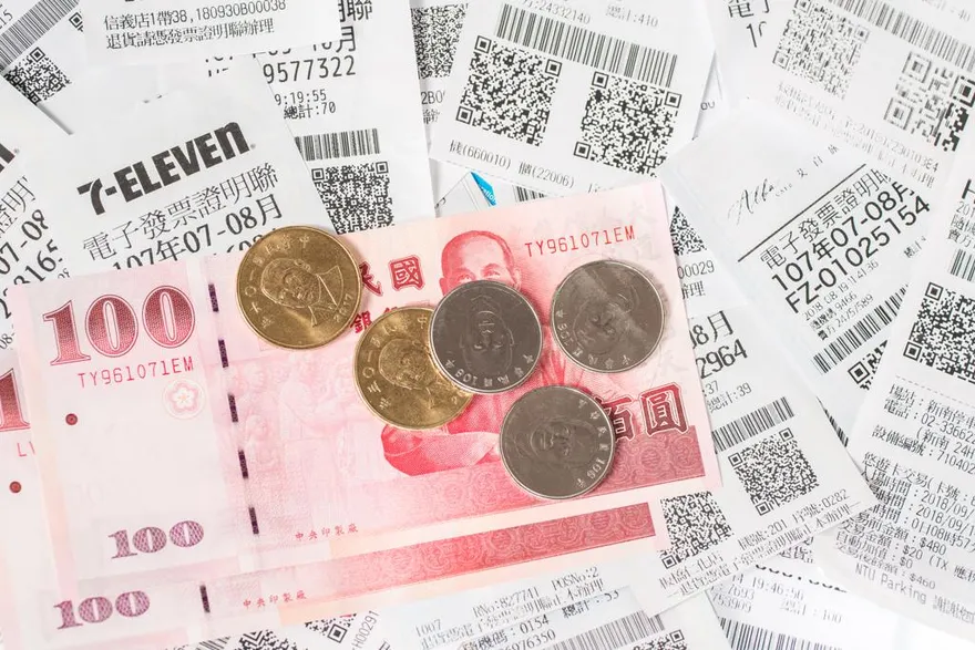 電子發票其實「很毒」！濕手拿它更危險　專家：百病上身