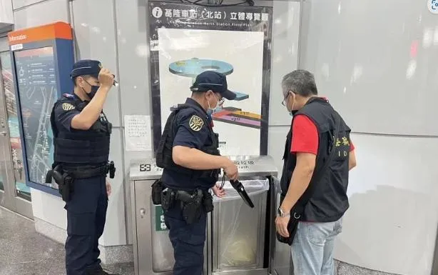 快訊/倒數中！神秘客恐嚇基隆車站放8顆炸彈「15:25準時引爆」　鐵警緊急搜索中