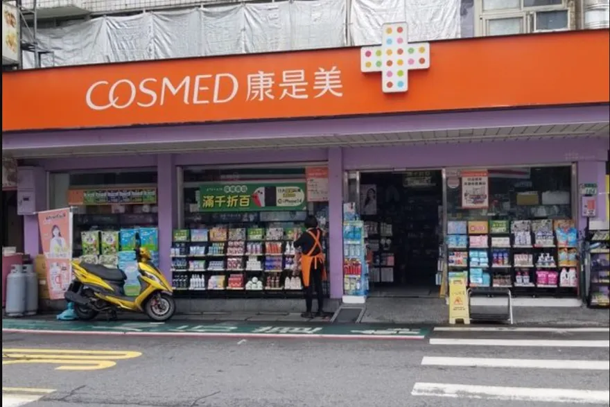 快訊/台北信義區大停電！一整排店面黑壓壓　台電：施工到4點半