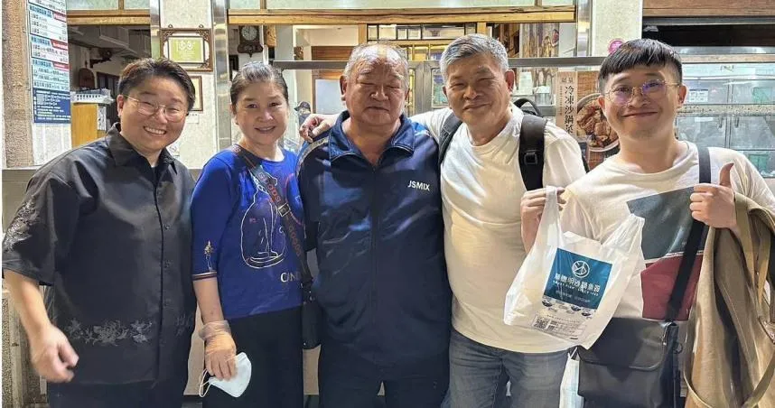 澎恰恰又要借錢？與大老闆同桌用餐遭酸…急澄清：來借經營智慧的