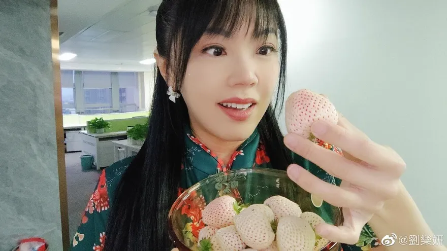 劉樂妍撿直播樣品果腹！親曝銷量太慘「廠商不寄了」…難過喊：沒得吃