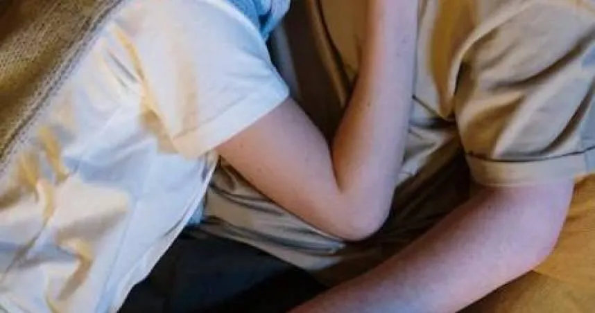 妹妹床上「驗證男人」對象竟是準姊夫　 她回家撞見罵：綠茶婊