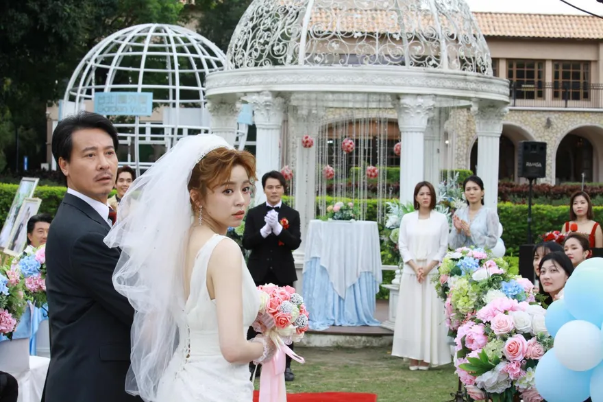 斥資7位數字打造婚禮！王瞳婚紗照美翻　「新郎」黃文星卻累翻