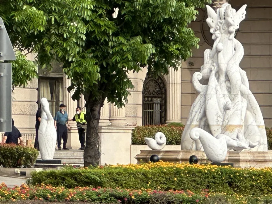 快訊/嚇壞住戶！高雄前鎮區大樓驚傳墜樓　66歲婦人當場身亡